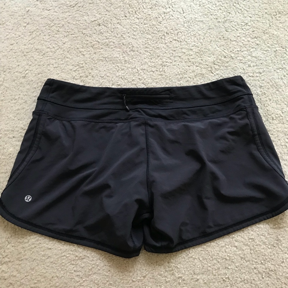 Lululemon Groovy Run shorts